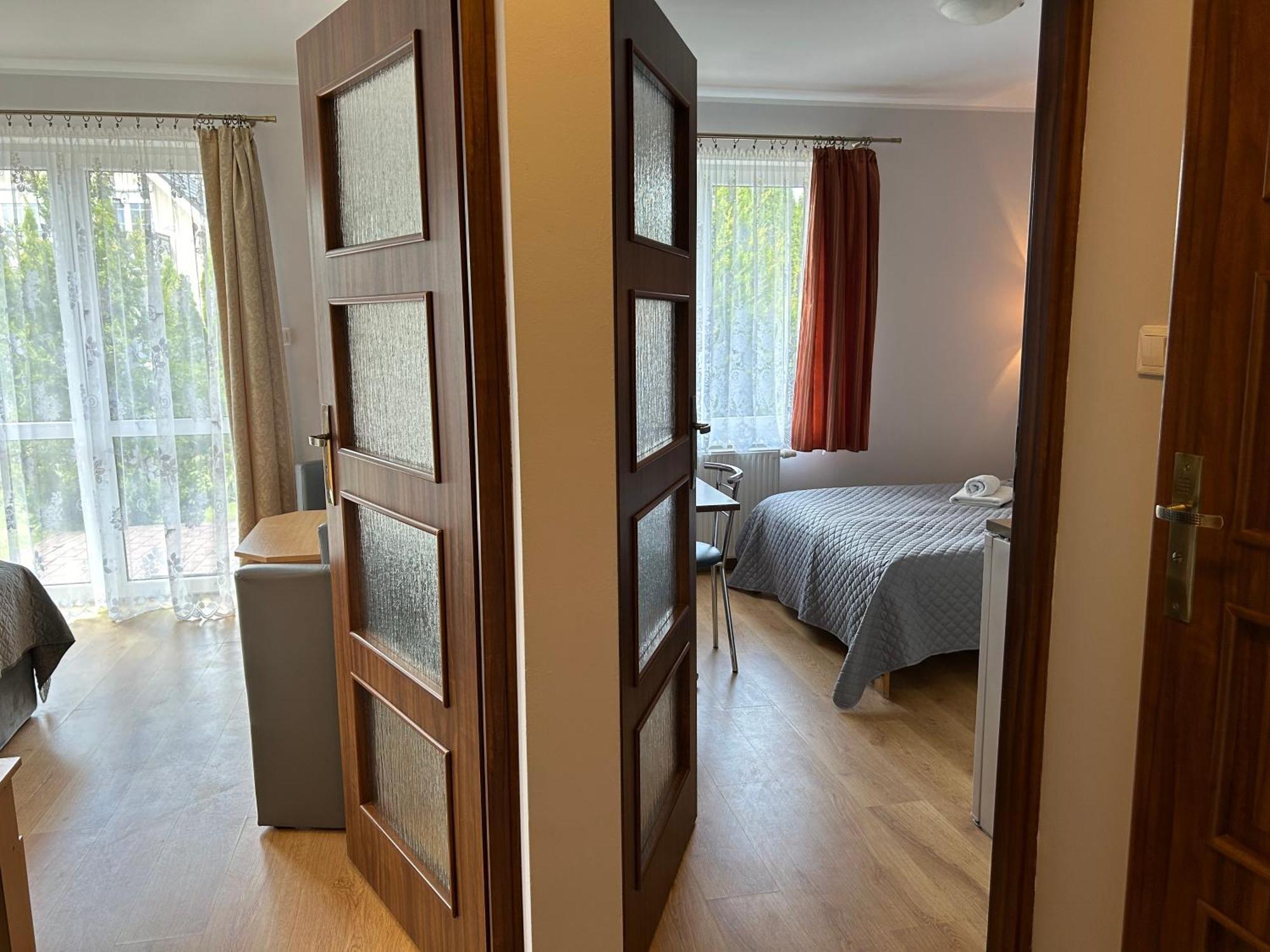 Klaudia Apartment Debki